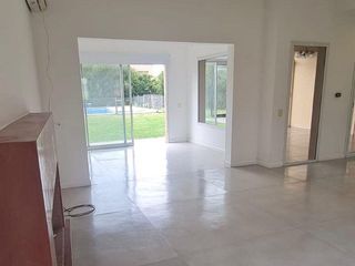 Foto 14 de Casa en VENTA San Isidro Labrador - 5 ambientes con dependencia de servicio