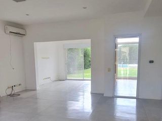 Foto 7 de Casa en VENTA San Isidro Labrador - 5 ambientes con dependencia de servicio