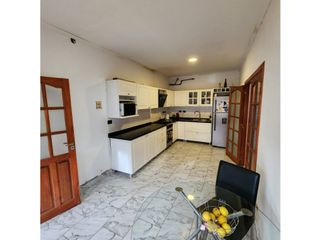 Foto 4 de CHALET 5 AMBIENTES A RECICLAR VILLA PRIMERA