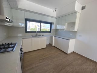 Foto 6 de BARRIO CEIBOS, PUERTOS DEL LAOG * 3 DORMITORIOS * ESCRITORIO * GALERIA