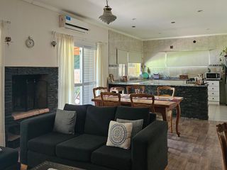 Foto 21 de Casa con pileta cerca del centro de Lobos a la VENTA