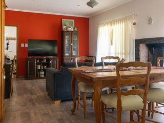 Foto 12 de Casa con pileta cerca del centro de Lobos a la VENTA