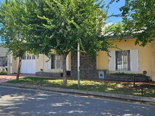 Foto 40 de Casa con pileta cerca del centro de Lobos a la VENTA