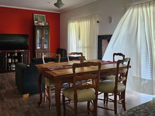 Foto 14 de Casa con pileta cerca del centro de Lobos a la VENTA