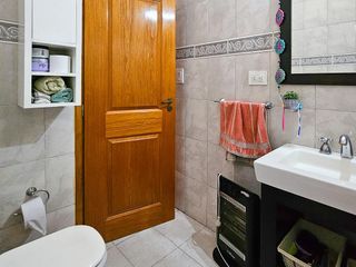 Foto 8 de Casa con pileta cerca del centro de Lobos a la VENTA