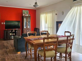 Foto 13 de Casa con pileta cerca del centro de Lobos a la VENTA