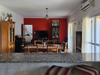 Foto 20 de Casa con pileta cerca del centro de Lobos a la VENTA