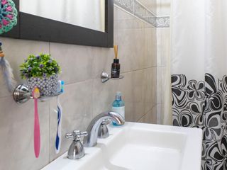 Foto 7 de Casa con pileta cerca del centro de Lobos a la VENTA