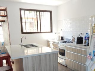 Foto 3 de Casa de 5 ambientes en venta en  Quilmes Oeste
