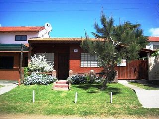 Foto 1 de Casa en venta - 4 Dormitorios 2 Baños - 450Mts2 - Mar del Tuyú