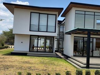 Foto 1 de Espectacular casa de venta en Puembo