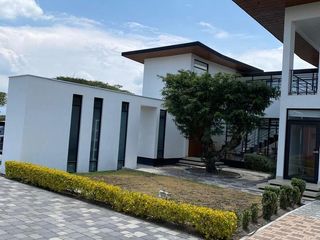 Foto 4 de Espectacular casa de venta en Puembo