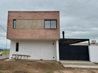 Foto 3 de Prados de manantiales - Casa 3 dormitorios en lote de 360m2