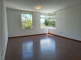 Foto 3 de Cumbayá, Casa en Renta, 230m2, 4 Habitaciones