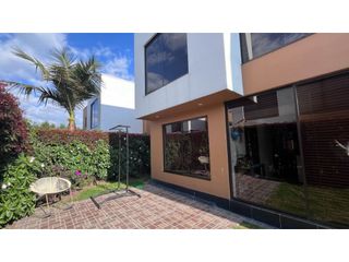 Foto 4 de Vendo  casa dos niveles con zona verde en Cajicá.
