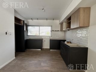 Foto 3 de Venta Departamento 3 ambientes con cochera y jardín en Nuevo Quilmes Externo - Bernal