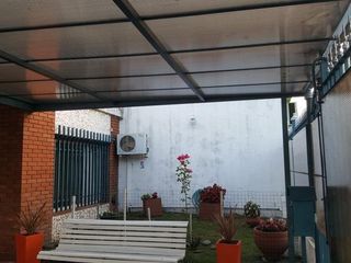 Foto 5 de Casa de 2 dormitorios con garage, quincho y jardín. Nuevas condiciones.- Temperley E.