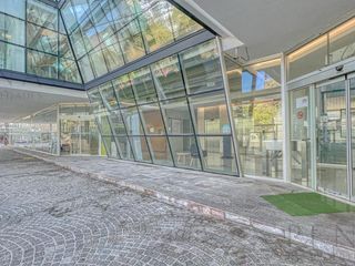 Foto 4 de Formidable Oficina corporativa en Block 1700 m2 AMOBLADA - CATEGORÍA 32 cocheras