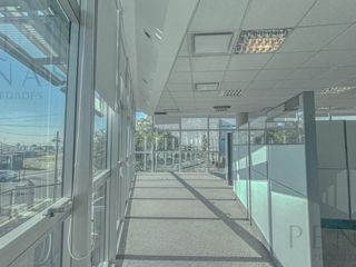 Foto 10 de Alquiler Piso corporativo en Vicente López Oficina amoblada AAA Categoría 16 cocheras