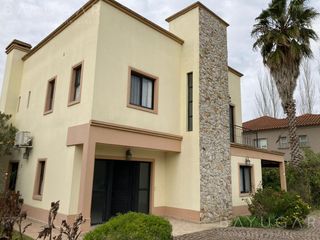 Foto 2 de Venta Casa - Campo Grande - Pilar