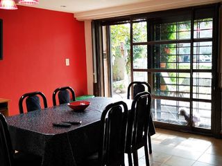 Foto 4 de CASA 4 AMBIENTES CON PILETA - LOMAS ESTE