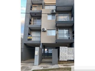Foto 2 de Departamento en venta de 1 dormitorio c/ cochera en Colón