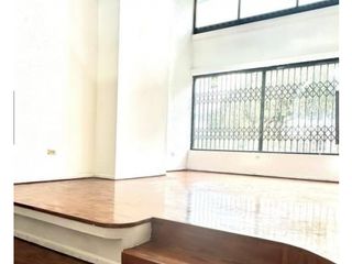 Foto 2 de El Bosque, Casa Comercial en Renta, 180m2, 6 Ambientes