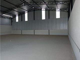 Foto 7 de Pomasqui, Galpón en Renta, 370m2, 4 Ambientes