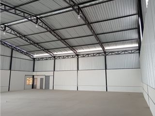 Foto 2 de Pomasqui, Galpón en Renta, 370m2, 4 Ambientes