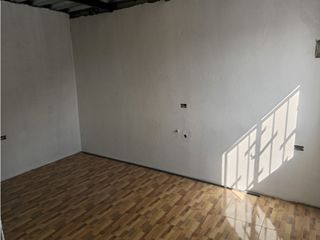 Foto 6 de Pomasqui, Galpón en Renta, 370m2, 4 Ambientes