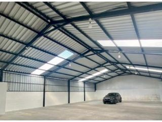 Foto 4 de Pomasqui, Galpón en Renta, 370m2, 4 Ambientes
