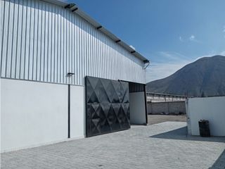 Foto 8 de Pomasqui, Galpón en Renta, 370m2, 4 Ambientes