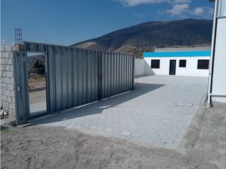Foto 5 de Pomasqui, Galpón en Renta, 370m2, 4 Ambientes