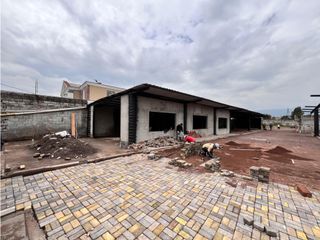 Foto 2 de Valle De Los Chillos, Galpón en Renta, 500m2, 10 Ambientes