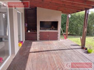Foto 14 de CASA EN VENTA 3 DORMITORIOS -GALERIA PARRILLA .PILETA COCHERA JARDIN