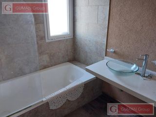 Foto 10 de CASA EN VENTA 3 DORMITORIOS -GALERIA PARRILLA .PILETA COCHERA JARDIN