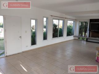 Foto 6 de CASA EN VENTA 3 DORMITORIOS -GALERIA PARRILLA .PILETA COCHERA JARDIN