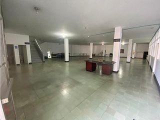 Foto 5 de Local - Oficina  en Arriendo Via 40