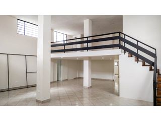Foto 5 de CUERO Y CAICEDO, Local Comercial en Renta, 180m2, 2 Ambientes