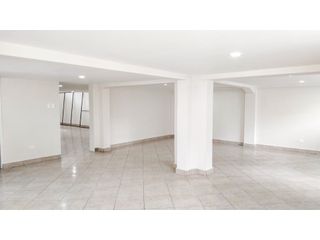 Foto 3 de CUERO Y CAICEDO, Local Comercial en Renta, 180m2, 2 Ambientes
