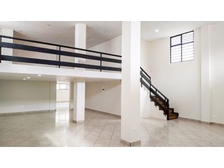 Foto 7 de CUERO Y CAICEDO, Local Comercial en Renta, 180m2, 2 Ambientes