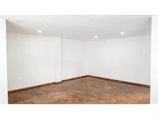 Foto 4 de CUERO Y CAICEDO, Local Comercial en Renta, 180m2, 2 Ambientes
