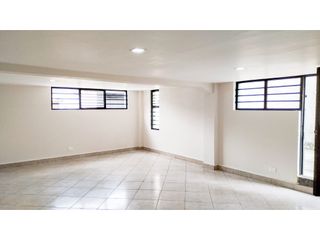 Foto 10 de CUERO Y CAICEDO, Local Comercial en Renta, 180m2, 2 Ambientes