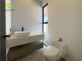 Foto 16 de EN VENTA CASA MODERNA - ATRS DE LA CLNICA SAN GREGORIO - MANTA