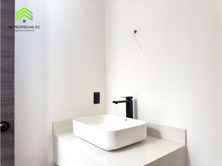 Foto 25 de EN VENTA CASA MODERNA - ATRS DE LA CLNICA SAN GREGORIO - MANTA