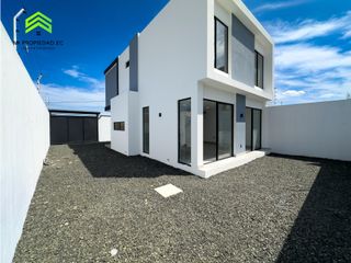 Foto 32 de EN VENTA CASA MODERNA - ATRS DE LA CLNICA SAN GREGORIO - MANTA