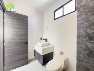Foto 28 de EN VENTA CASA MODERNA - ATRS DE LA CLNICA SAN GREGORIO - MANTA