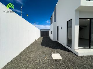 Foto 29 de EN VENTA CASA MODERNA - ATRS DE LA CLNICA SAN GREGORIO - MANTA
