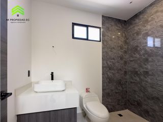 Foto 19 de EN VENTA CASA MODERNA - ATRS DE LA CLNICA SAN GREGORIO - MANTA