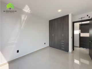 Foto 24 de EN VENTA CASA MODERNA - ATRS DE LA CLNICA SAN GREGORIO - MANTA